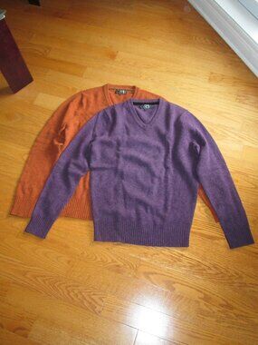 New without tags Men's Simons Wool V-neck Purple & Orange Sweaters Size Small